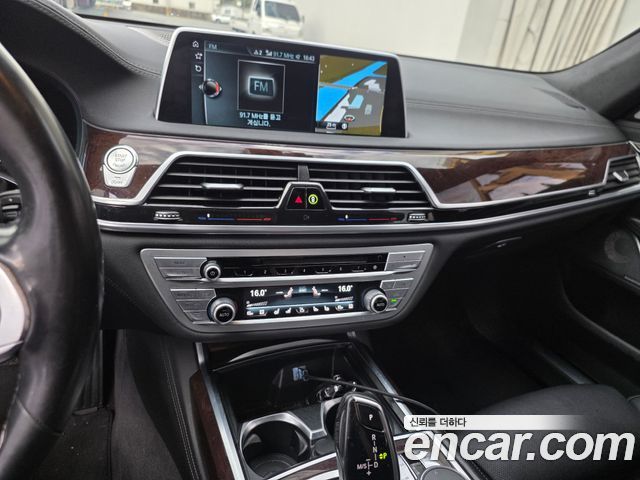 BMW 7 Series (G11) 750Li xDrive Luxury 2016 — фото 13