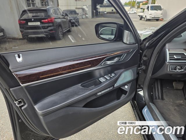 BMW 7 Series (G11) 750Li xDrive Luxury 2016 — фото 14