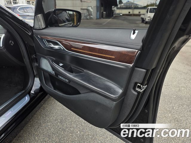 BMW 7 Series (G11) 750Li xDrive Luxury 2016 — фото 15