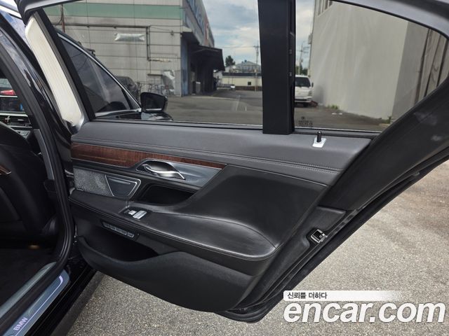 BMW 7 Series (G11) 750Li xDrive Luxury 2016 — фото 16