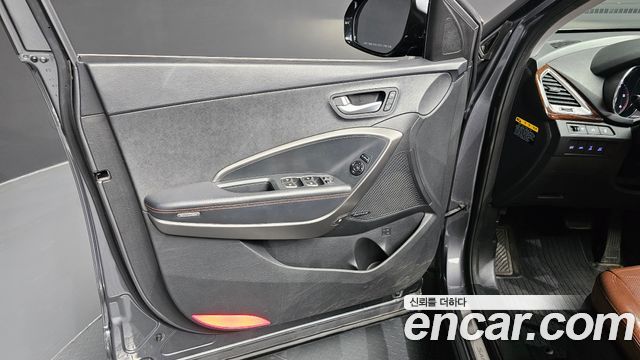 Hyundai Santa Fe (DM) Diesel(e-VGT) 2.0 4WD Exclusive Special 2015 — фото 24