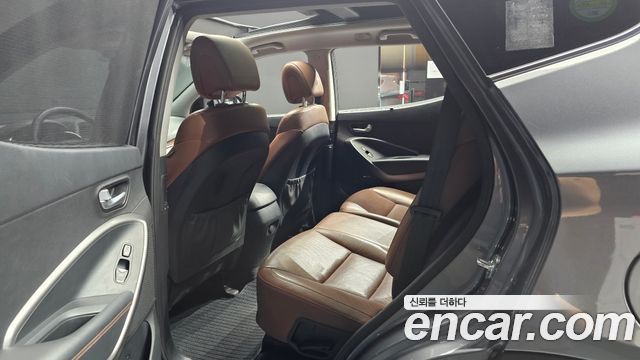Hyundai Santa Fe (DM) Diesel(e-VGT) 2.0 4WD Exclusive Special 2015 — фото 26
