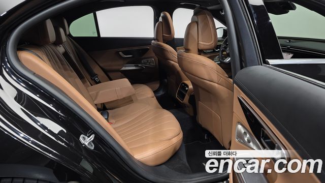 Mercedes-Benz E-Class (W214) E300 4MATIC AMG Line 2025 — фото 12