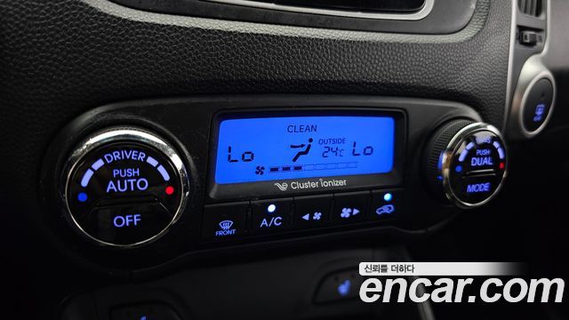 Hyundai Tucson ix Diesel 2WD LX20 Luxury 2013 — фото 32