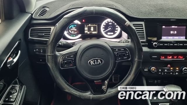 Kia Niro Noblesse 2017 — фото 15