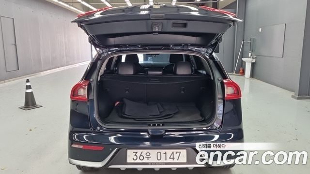 Kia Niro Noblesse 2017 — фото 22