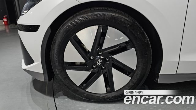 Hyundai Ioniq 6 Long Range AWD Exclusive + 2023 — фото 5