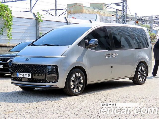 Hyundai Staria Lounge 9-Seater Prestige 2022 — фото 2