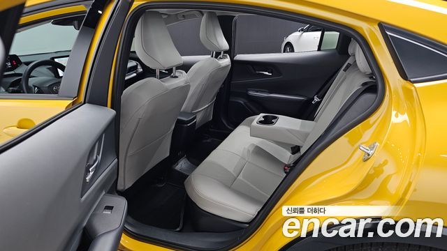 Toyota Prius (V) 2.0 XLE 2024 — фото 12