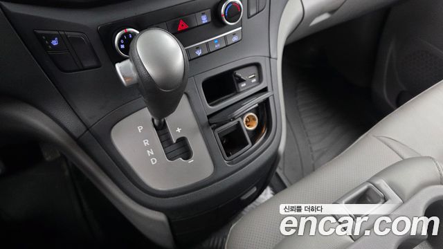 Hyundai Grand Starex 3-Seater VAN Smart 2017 — фото 9