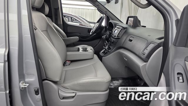 Hyundai Grand Starex 3-Seater VAN Smart 2017 — фото 11
