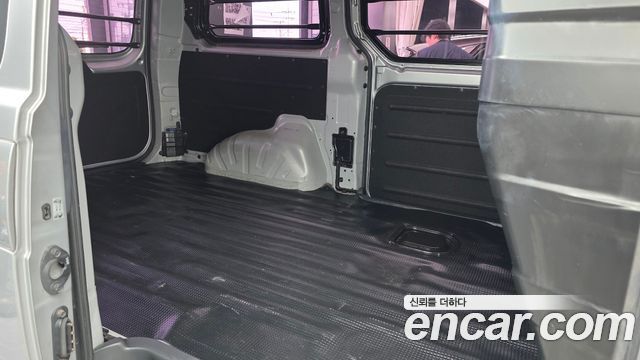 Hyundai Grand Starex 3-Seater VAN Smart 2017 — фото 12