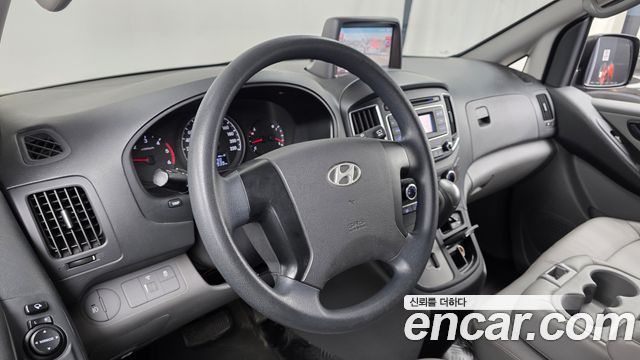 Hyundai Grand Starex 3-Seater VAN Smart 2017 — фото 13