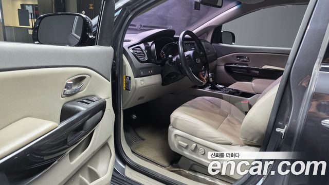 Kia Carnival 9-seater Prestige 2017 — фото 10