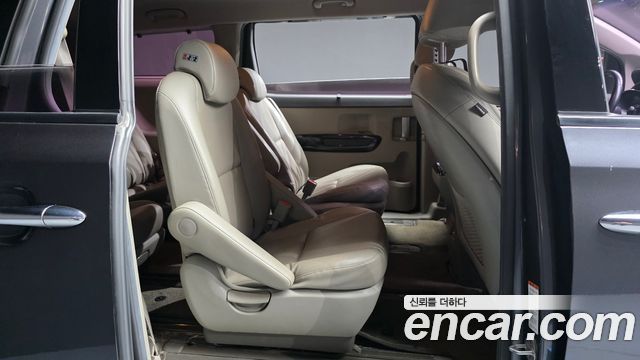 Kia Carnival 9-seater Prestige 2017 — фото 11