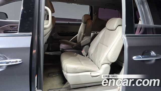 Kia Carnival 9-seater Prestige 2017 — фото 12