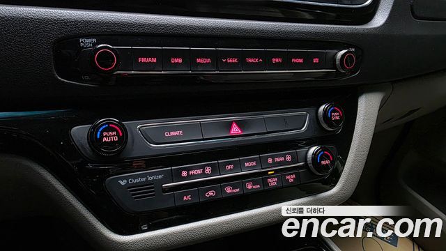 Kia Carnival 9-seater Prestige 2017 — фото 18
