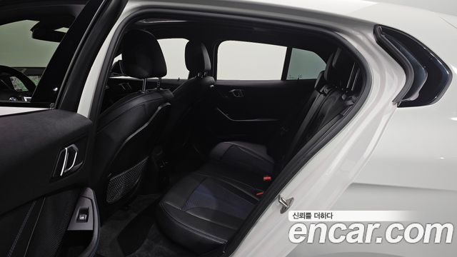 BMW 1 Series (F40) 120i M Sports 2023 — фото 12