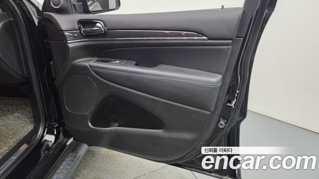 Jeep Grand Cherokee 3.6 Overland WK2 2020 — фото 24