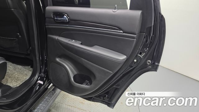 Jeep Grand Cherokee 3.6 Overland WK2 2020 — фото 25