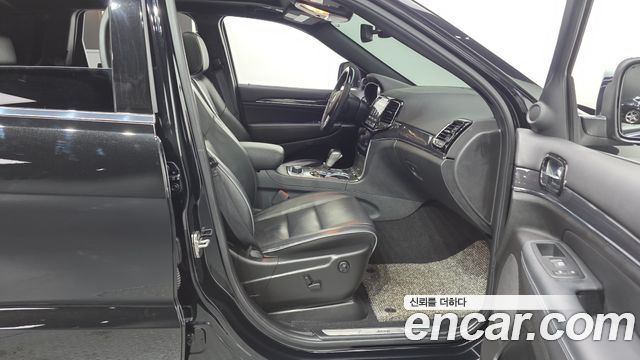 Jeep Grand Cherokee 3.6 Overland WK2 2020 — фото 26