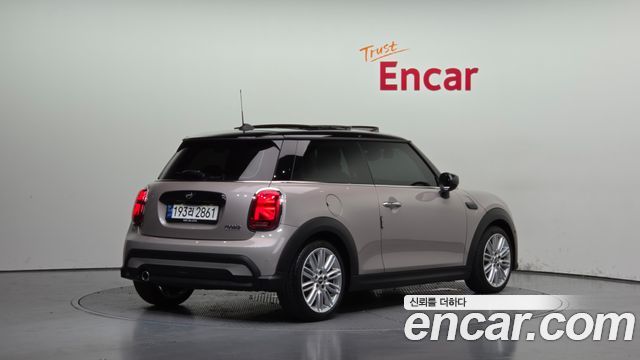 MINI Cooper Classic Plus Launch Pack Third Generation 2023 — фото 2
