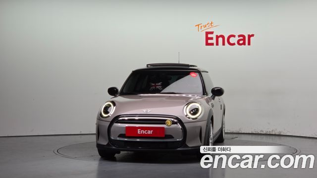 MINI Cooper Classic Plus Launch Pack Third Generation 2023 — фото 3
