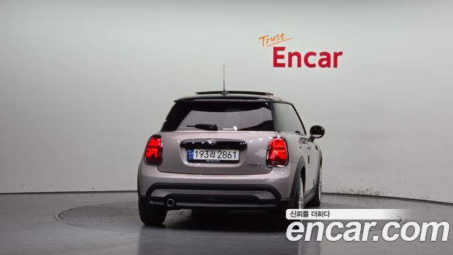 MINI Cooper Classic Plus Launch Pack Third Generation 2023 — фото 4