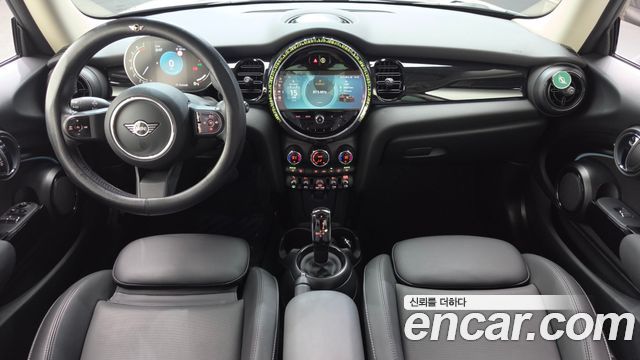 MINI Cooper Classic Plus Launch Pack Third Generation 2023 — фото 7