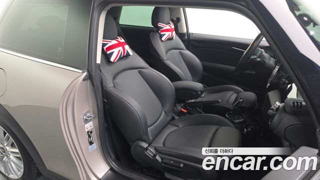 MINI Cooper Classic Plus Launch Pack Third Generation 2023 — фото 12