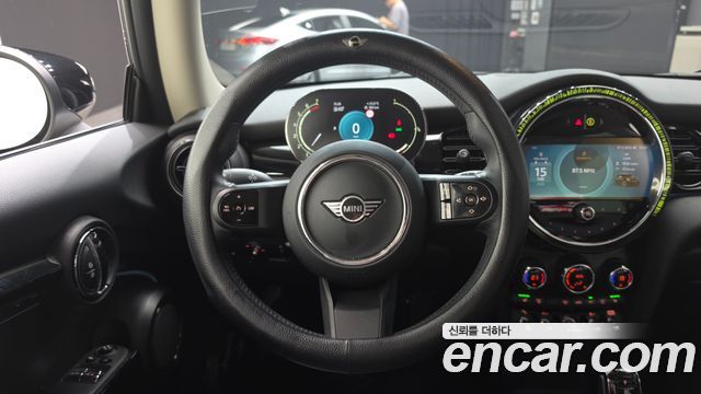 MINI Cooper Classic Plus Launch Pack Third Generation 2023 — фото 13