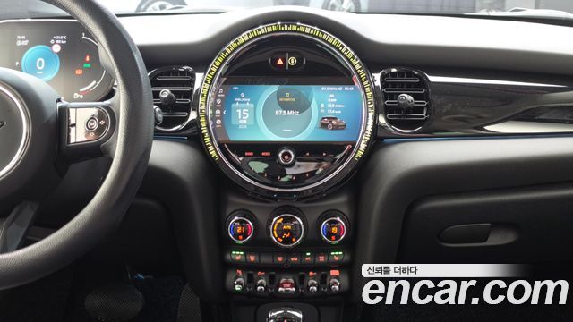 MINI Cooper Classic Plus Launch Pack Third Generation 2023 — фото 14