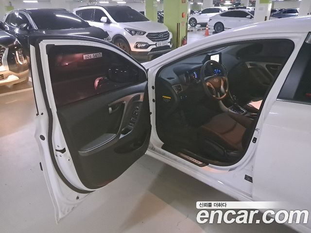 Hyundai Avante 1.6 GDi Style 2015 — фото 8