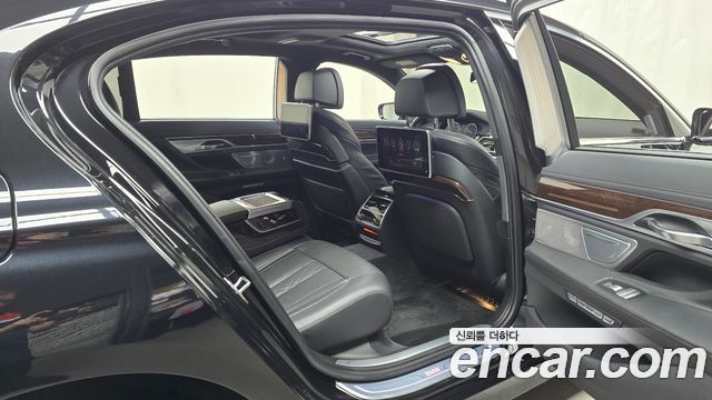 BMW 7 Series (G11) 750Li xDrive 2016 — фото 11