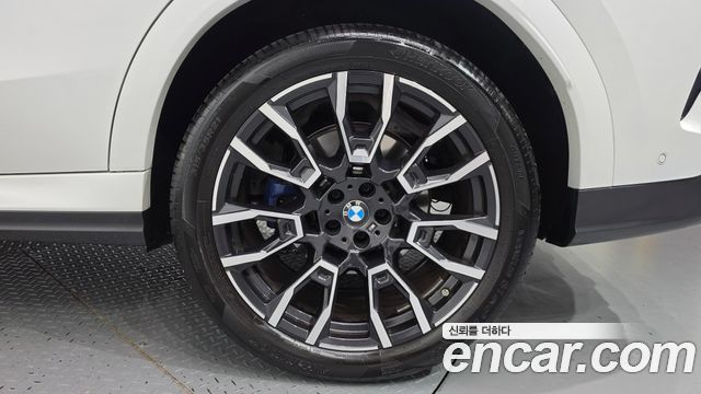 BMW X6 (G06) xDrive40i M Sport 2024 — фото 21