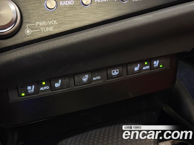 Lexus ES300h (VII) F-Sport 2023 — фото 20