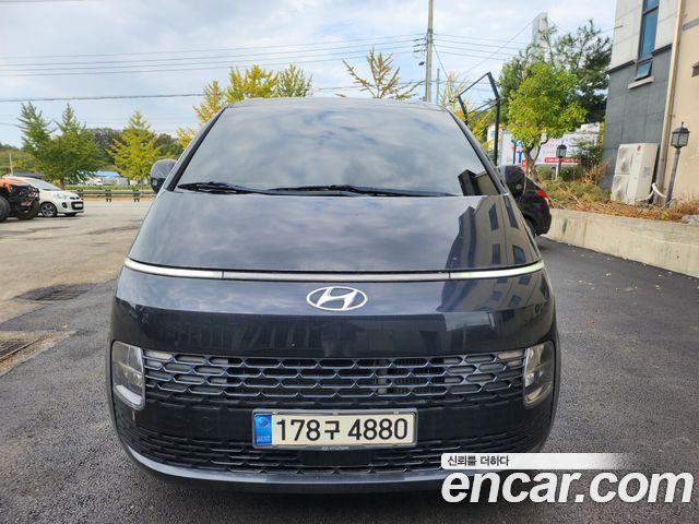 Hyundai Staria 4WD Tourer 9-Seater Modern