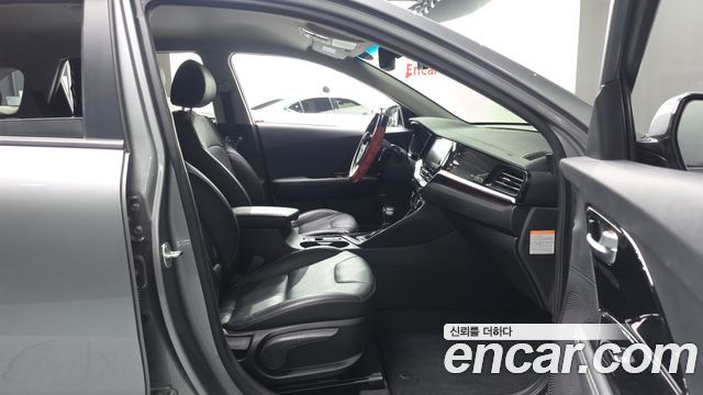 Kia Niro 1.6 HEV Noblesse Special 2020 — фото 15
