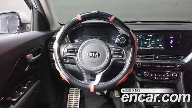 Kia Niro 1.6 HEV Noblesse Special 2020 — фото 17
