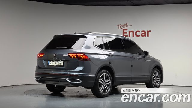 Volkswagen Tiguan Allspace 2.0 TSI Prestige 2023 — фото 2