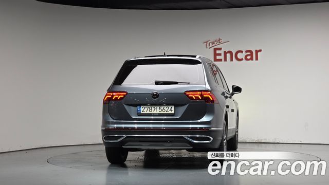 Volkswagen Tiguan Allspace 2.0 TSI Prestige 2023 — фото 4