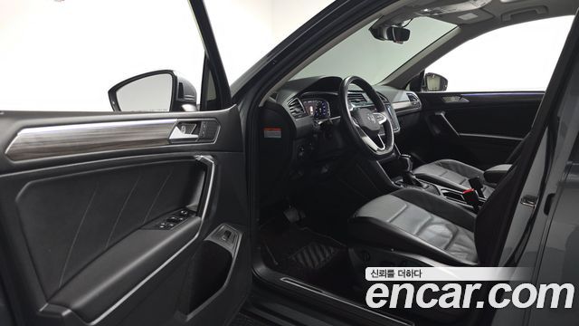 Volkswagen Tiguan Allspace 2.0 TSI Prestige 2023 — фото 10