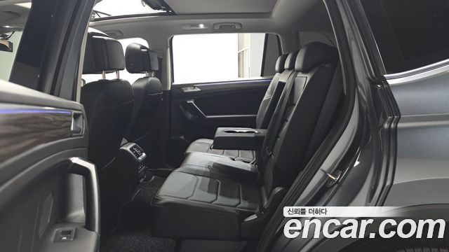 Volkswagen Tiguan Allspace 2.0 TSI Prestige 2023 — фото 12