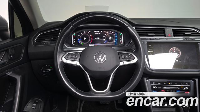 Volkswagen Tiguan Allspace 2.0 TSI Prestige 2023 — фото 13