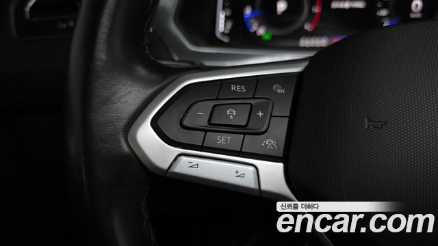 Volkswagen Tiguan Allspace 2.0 TSI Prestige 2023 — фото 19