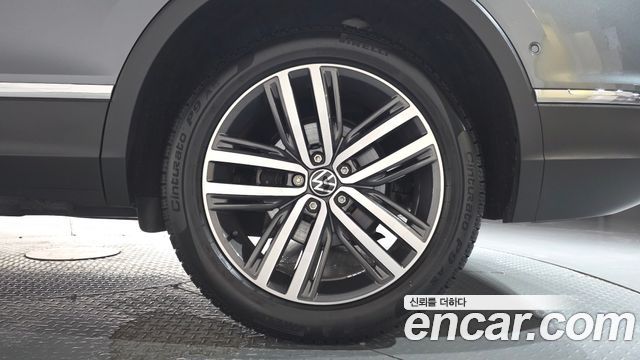 Volkswagen Tiguan Allspace 2.0 TSI Prestige 2023 — фото 21