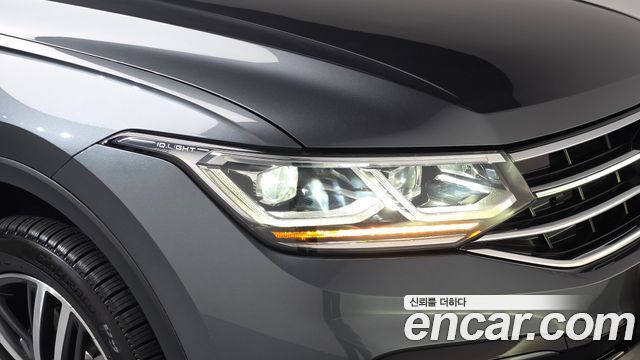 Volkswagen Tiguan Allspace 2.0 TSI Prestige 2023 — фото 22