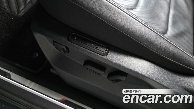 Volkswagen Tiguan Allspace 2.0 TSI Prestige 2023 — фото 32