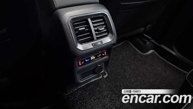 Volkswagen Tiguan Allspace 2.0 TSI Prestige 2023 — фото 33