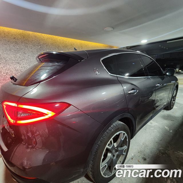 Maserati Levante 3.0 Diesel AWD Luxury 2018 — фото 8